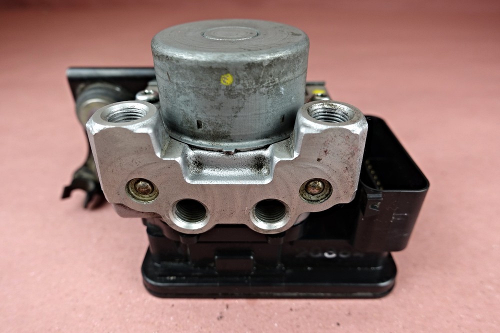 2010-2015 2016 2017 Triumph Thunderbird Commander ABS Pump Anti Lock Brakes Unit