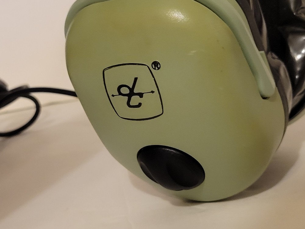 David Clark H20-10 Aviation Headset - EXCELLENT USED CONDITION