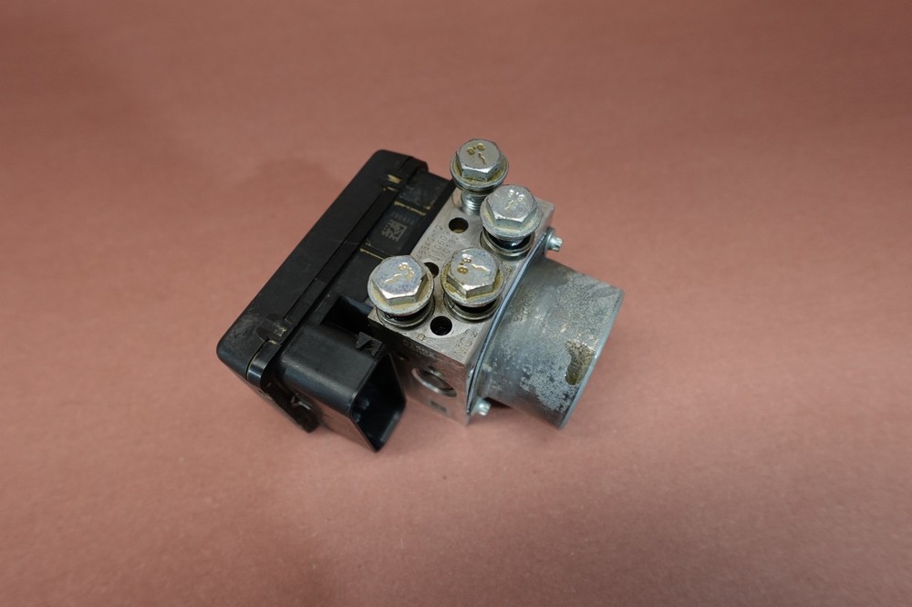 2012-2015 Harley Davidson FLD Switchback ABS BRAKE PUMP MODULE