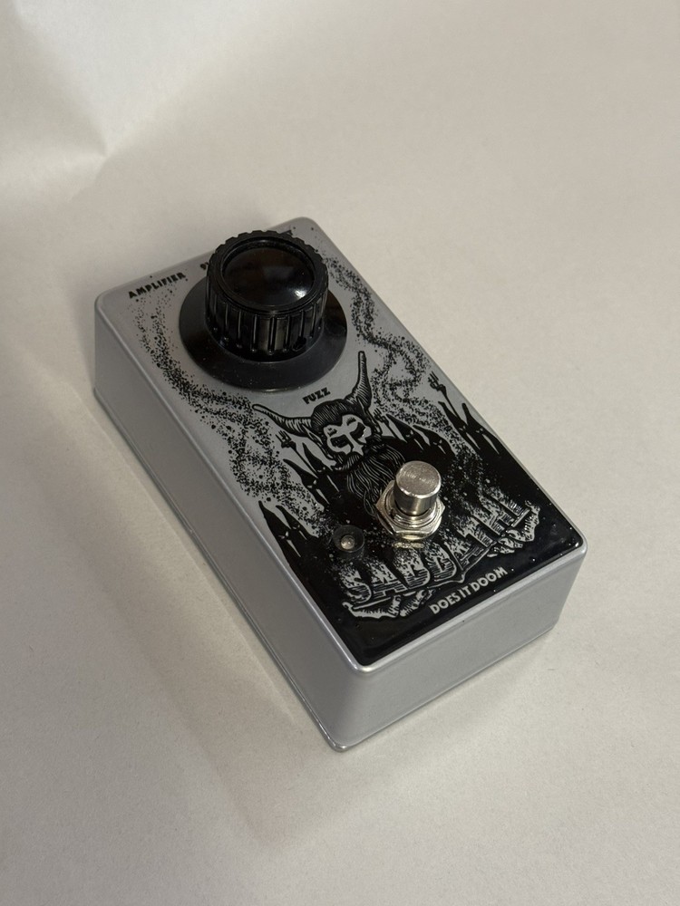 Does it Doom Sabbathi Fuzz Pedal