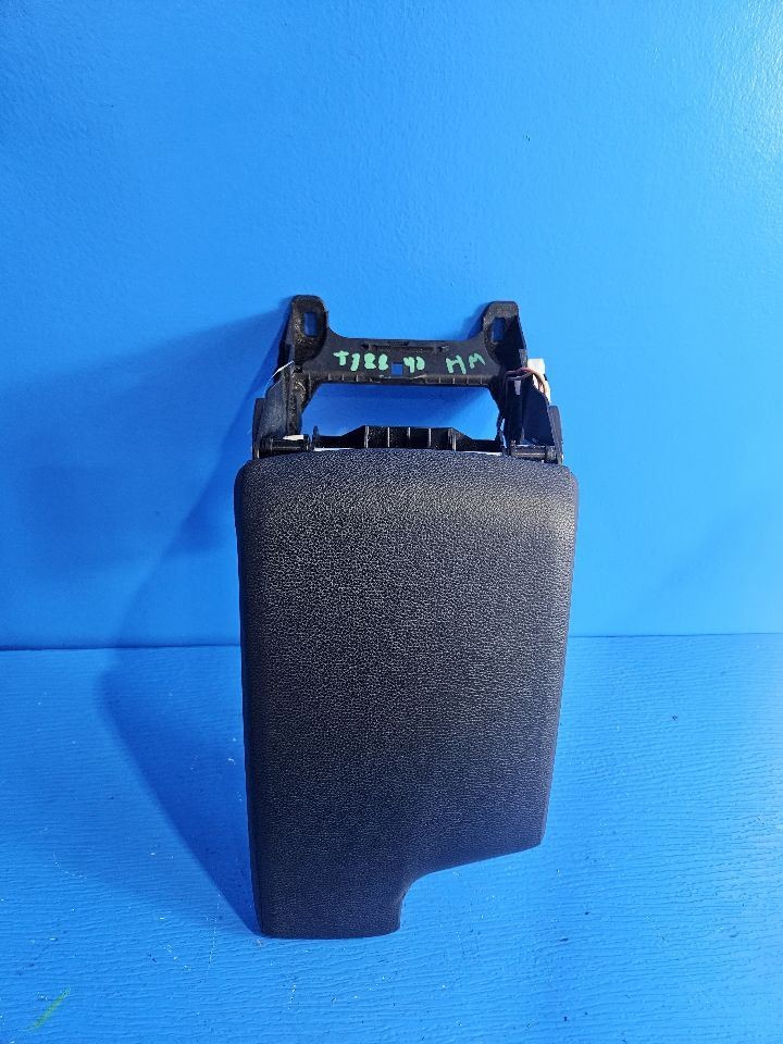 2006 BMW 325XI ARM REST