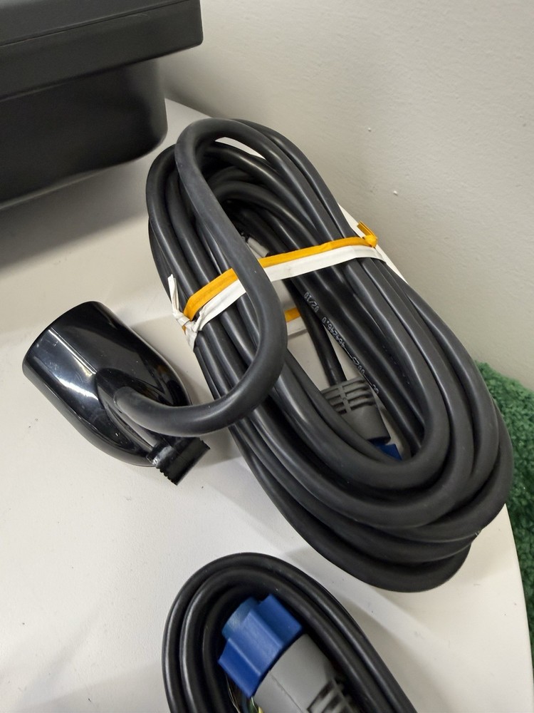 Lowrance HDS 7 Insight Fishfinder + GPS Plotter - Please See Description & Pics