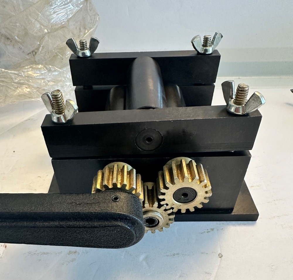 Manual Mini Roll Bender: Bends Thin Metal Sheets