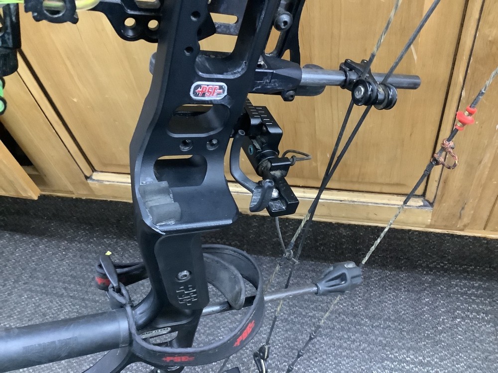 PSE EVO XF30 Right Handed Black Compound Bow