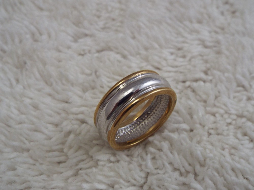 Silvertone Goldtone Band Ring ~ Size 6 (B25)