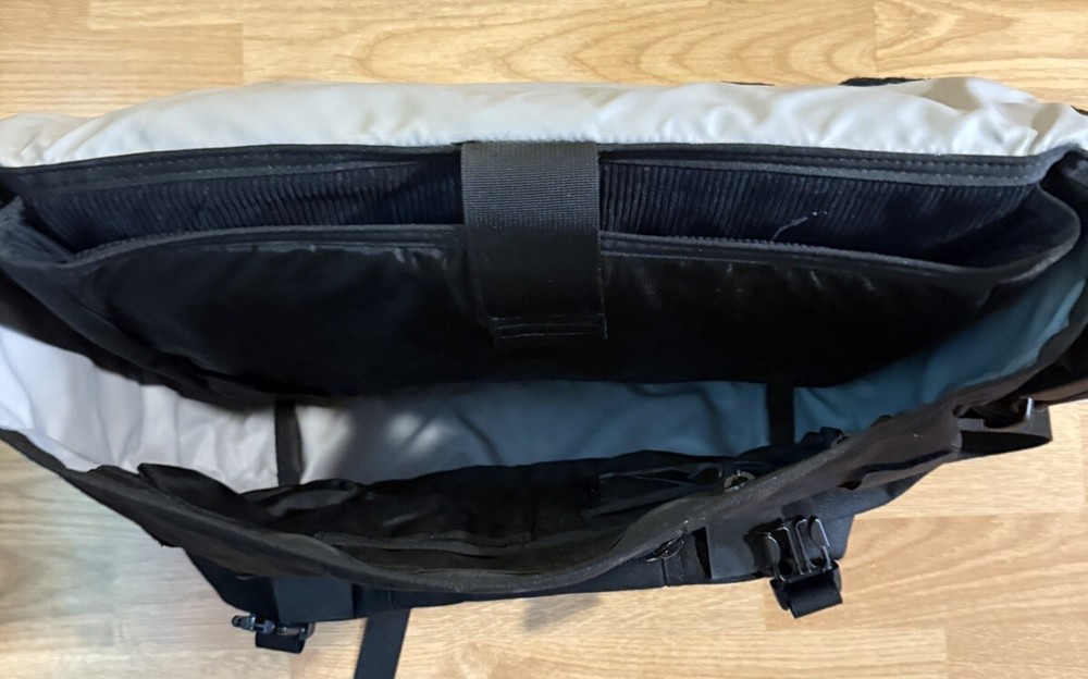 BLACKHAWK 60MB01BK Covert Carry Messenger Bag - Black
