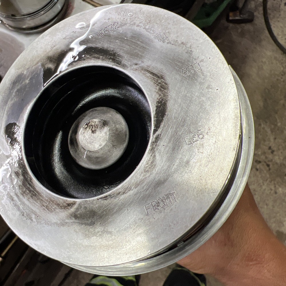 Cummins 6bta STD size pistons and rods (6)