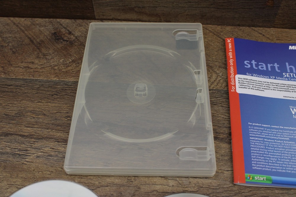 MICROSOFT WINDOWS XP MEDIA CENTER 2005 EDITION IN PLASTIC CONTAINER WITH KEY