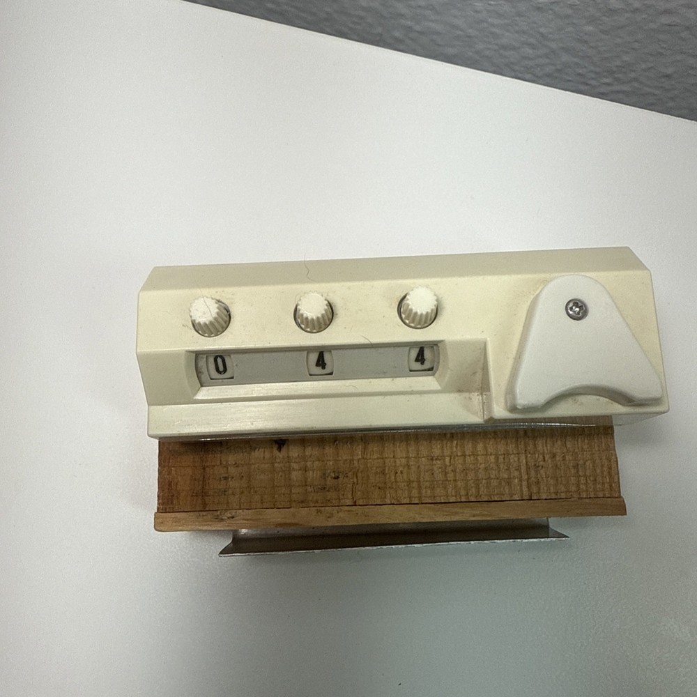 Vintage knitting machine row counter