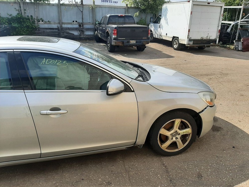 S60 2012 High Mounted Stop Light 1055605