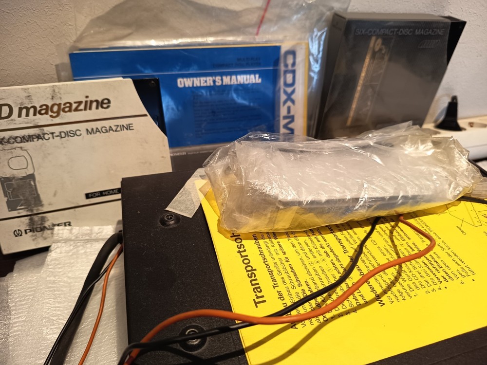 Pioneer CDX-M50 6 disk CD Changer