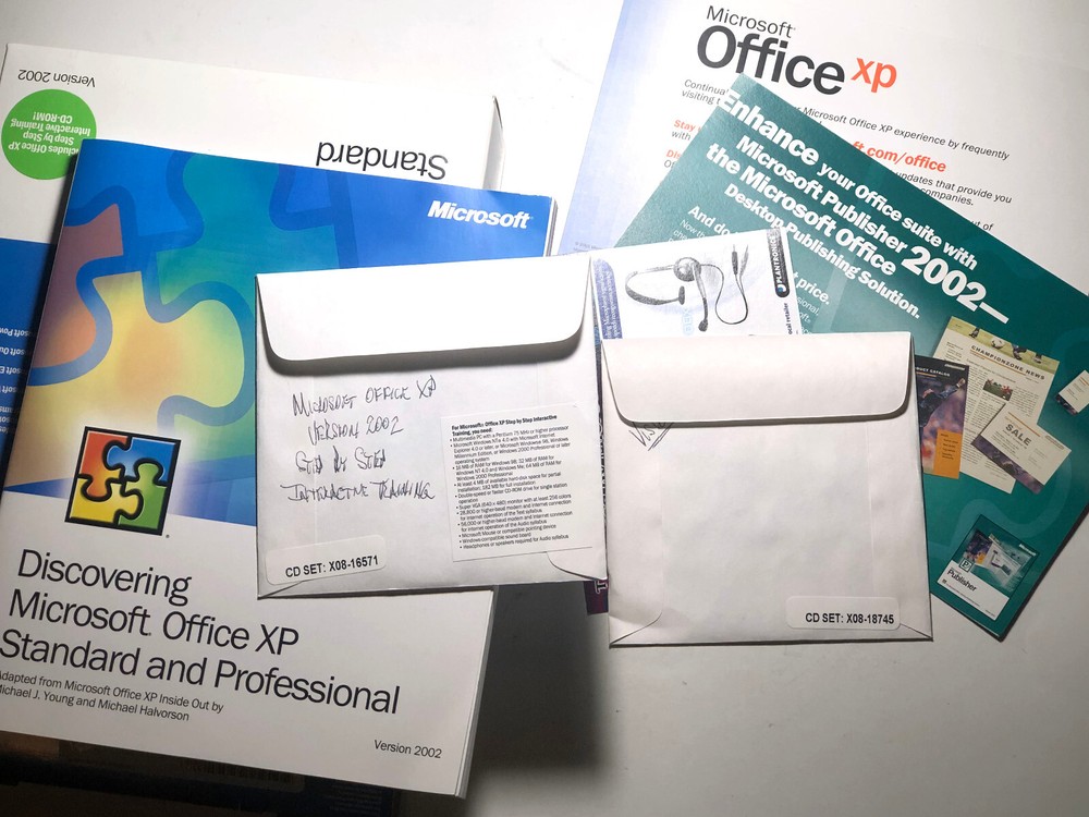 Microsoft Office XP Standard Version 2002 PC Computer Software Complete