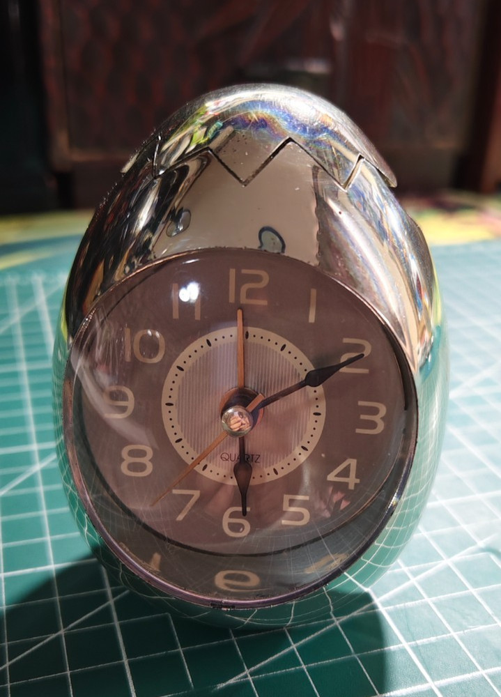 Vintage 90s EGG-SHAPED Alarm Quartz Table Clock Space Age *Nice and Working*