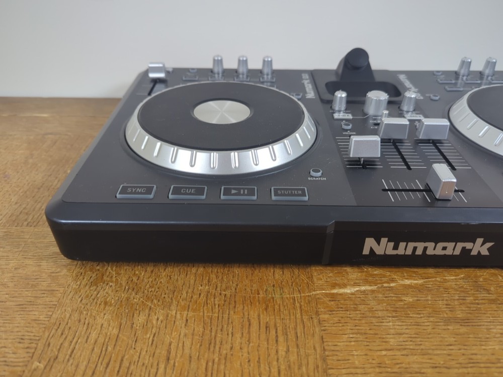 NuMark iDJ3 Turntable with iPod Dock - Excellent - Tested & Working