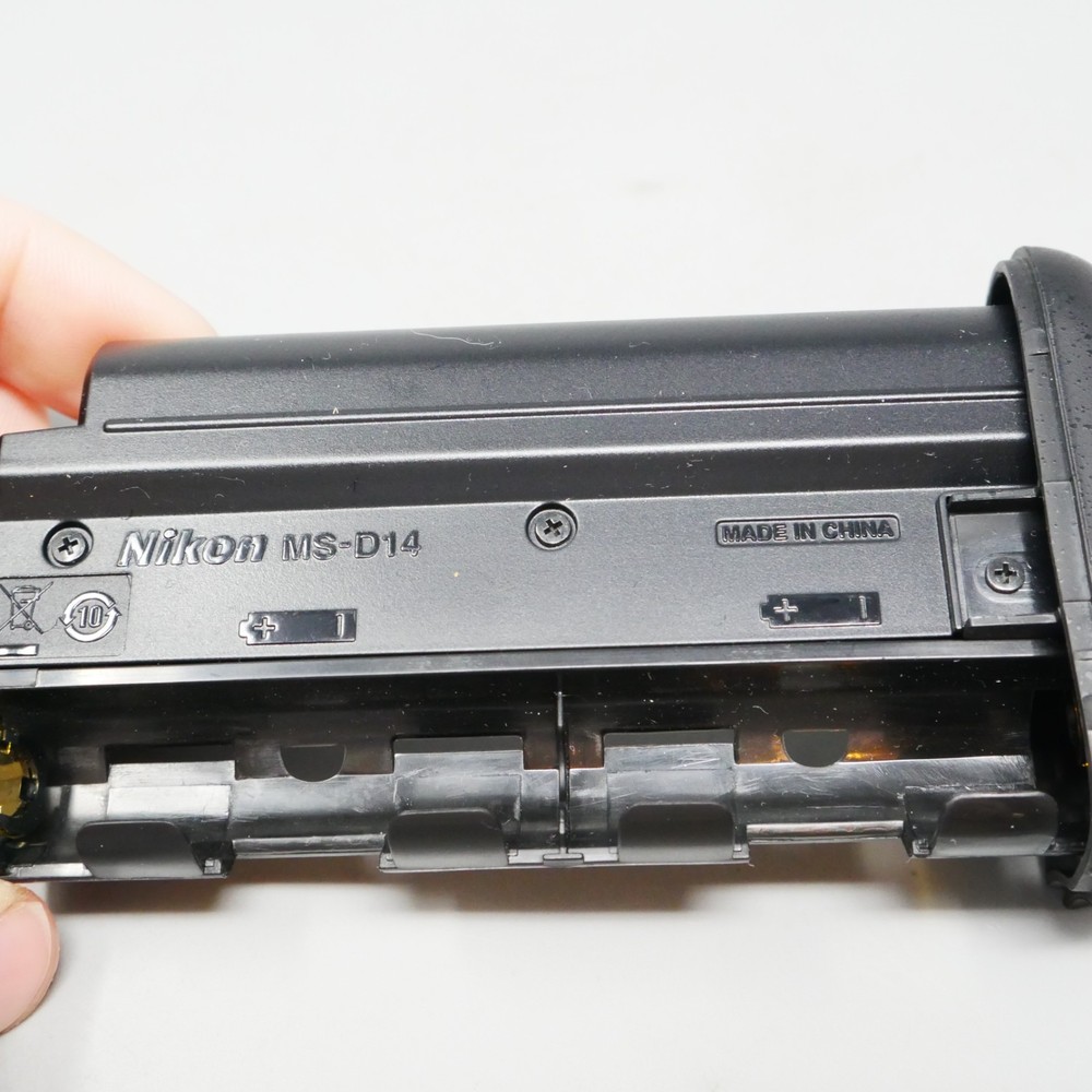 Nikon MS-D14 AA Battery Holder