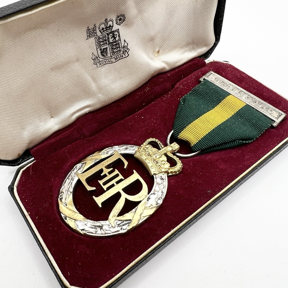 Genuine QE2 1963 Efficiency Decoration Medal & Box