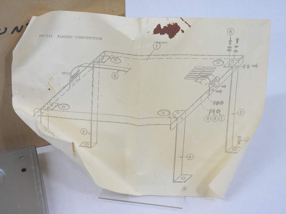 Yaesu FT-101 Mobile Mount Mounting Bracket (NOS, very nice)