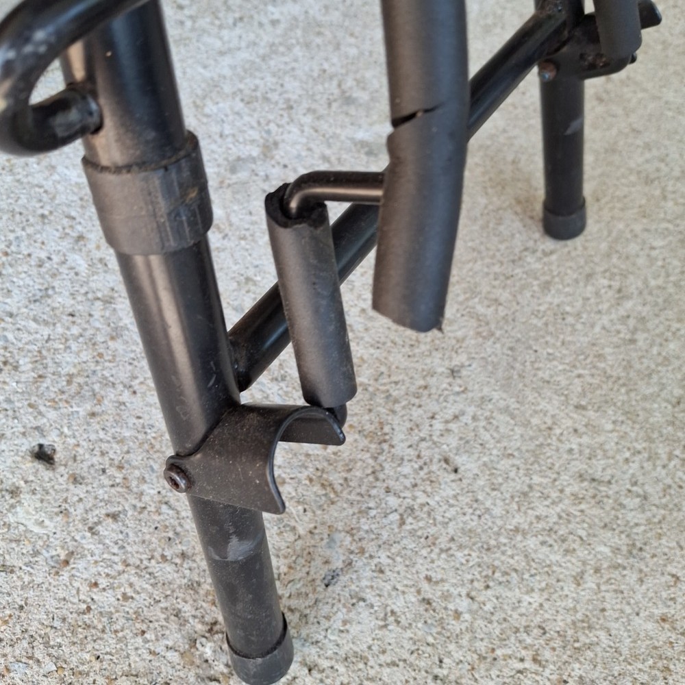 Stage Player Folding Guitar Player's Stool Throne With Folding Guitar Rack On...