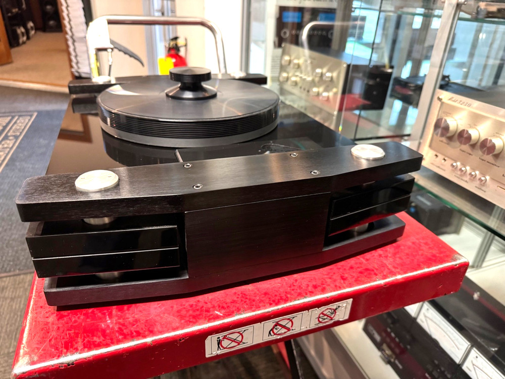 Basis Ovation turntable with dust cover