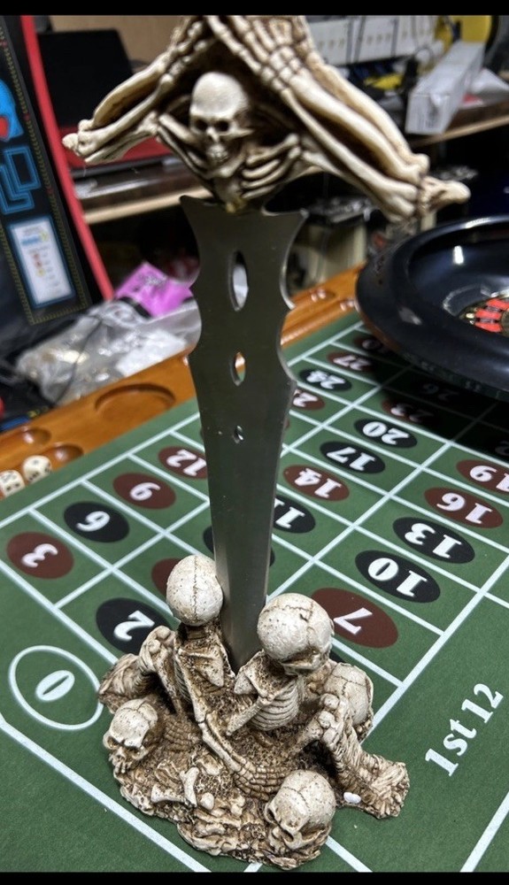 Skull Dagger