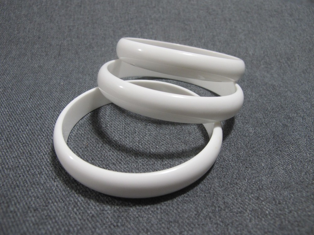 Vintage white plastic 3 bracelet bangles + elastic breaded collar necklace
