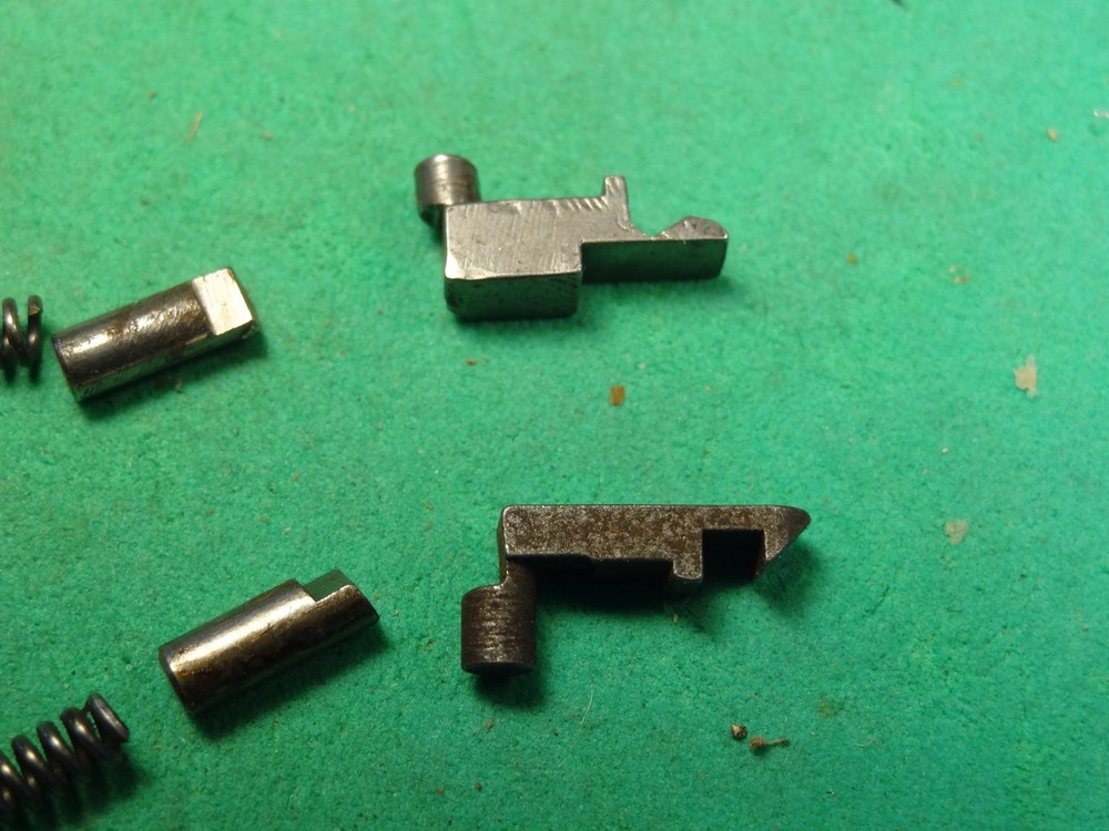 Stevens 820 820A Extractors, Plunger, & Spring