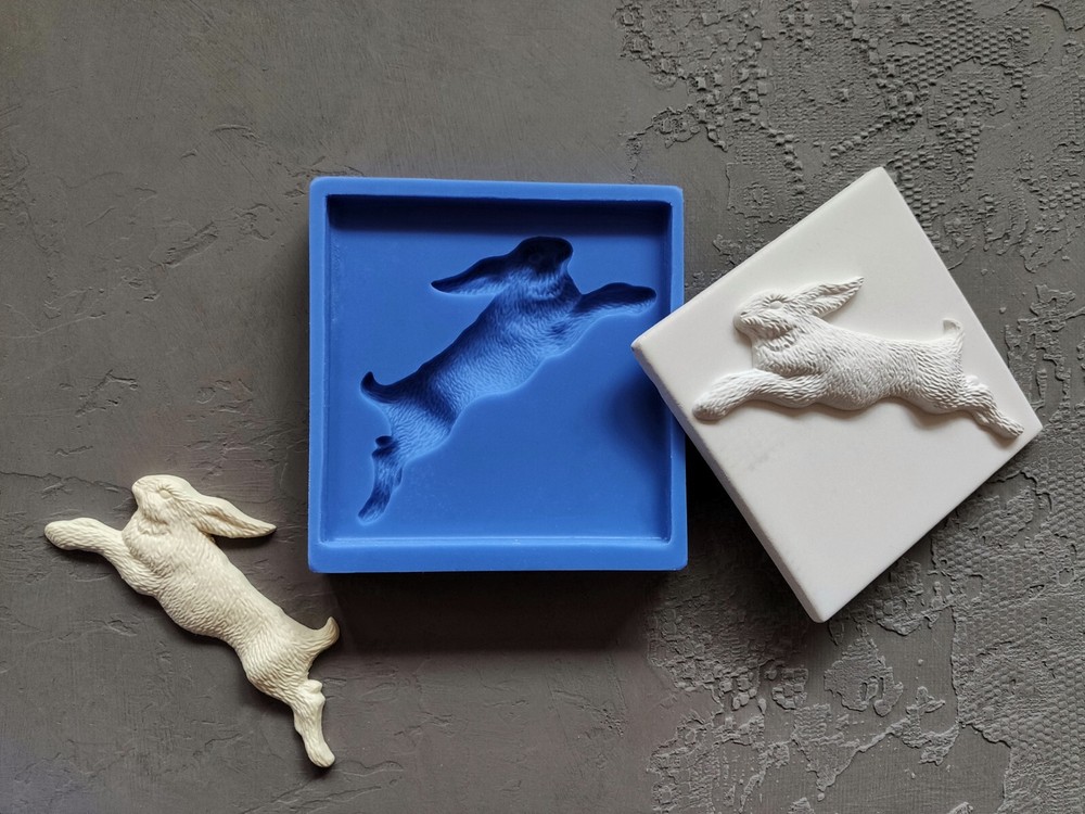 Silicone mold for square tile with volumetric rabbit element 9.8 x 9.8cm