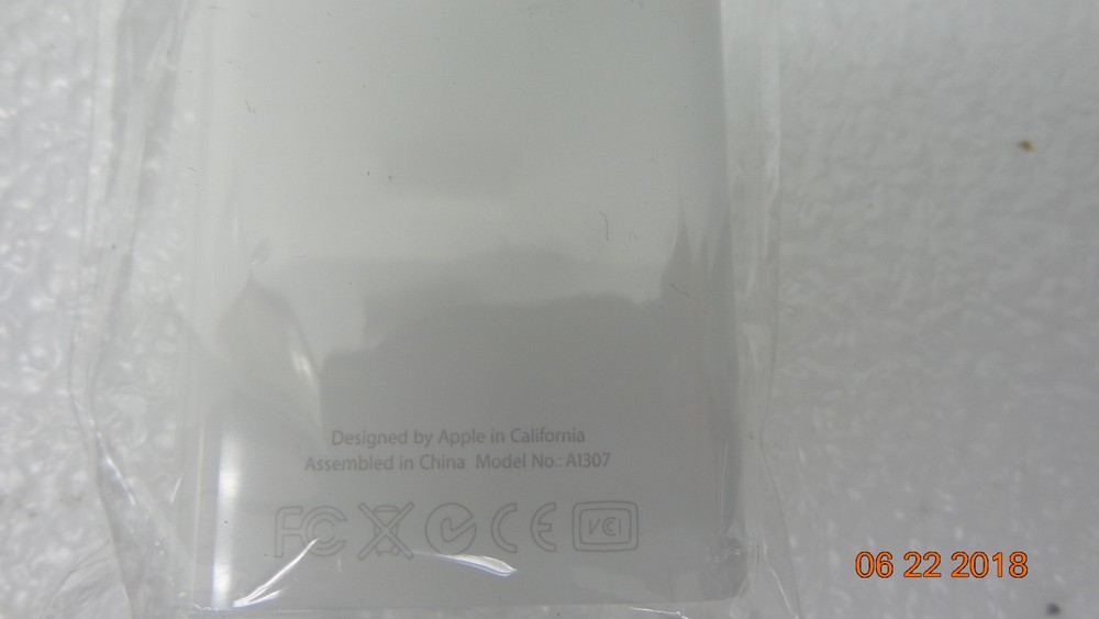 Apple Mini DisplayPort to VGA Adapter Model A1307