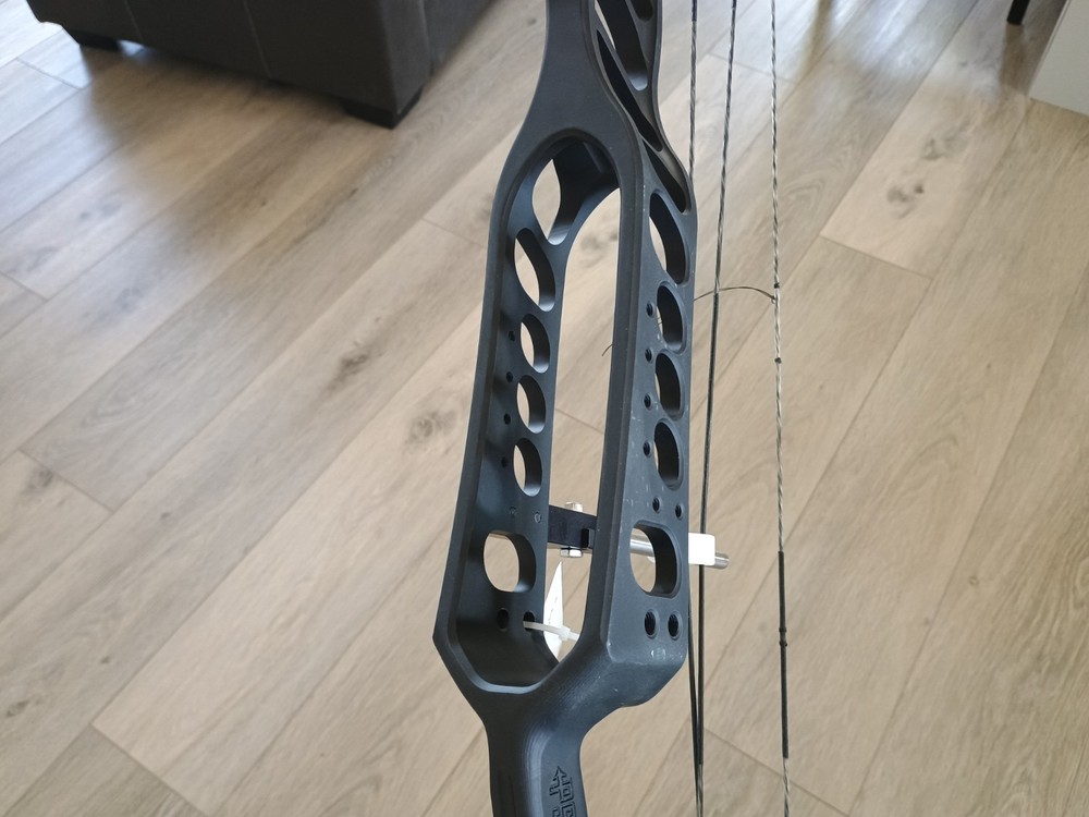 PSE Dominator Duo 40 SE2 archery bow RH