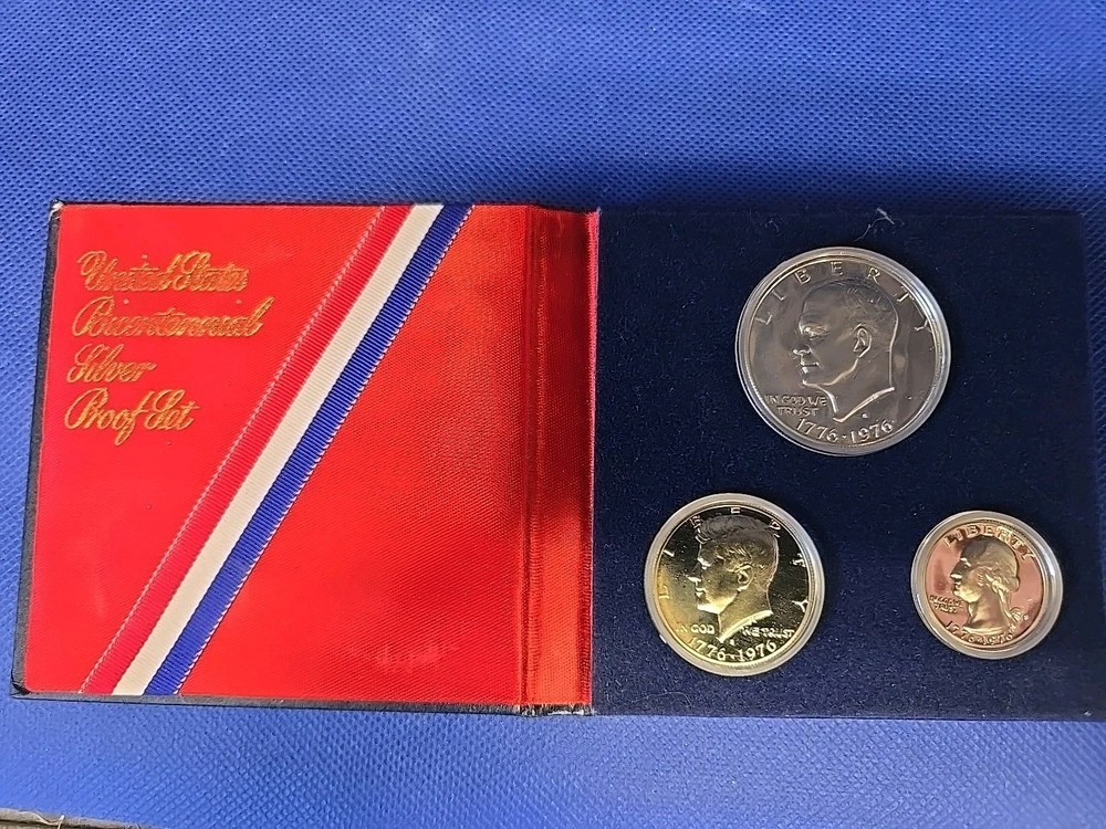 1976 Bicentennial Silver Proof 3 Piece Silver Set.