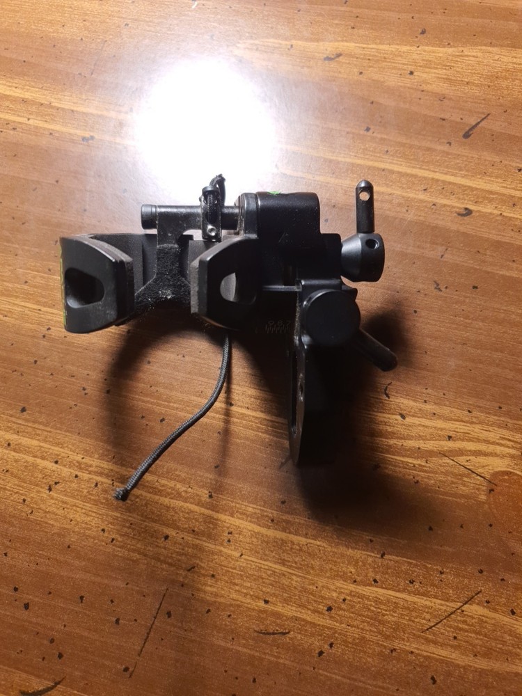 New Archery Products Apache Dropaway Arrow Rest Black Left-hand