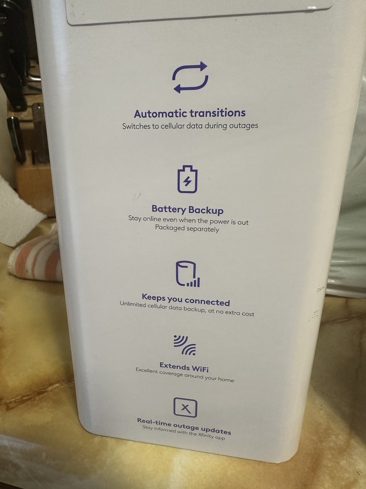 Comcast Xfinity Storm-Ready WiFi Extender Plus Backup Battery NEW SEALED !