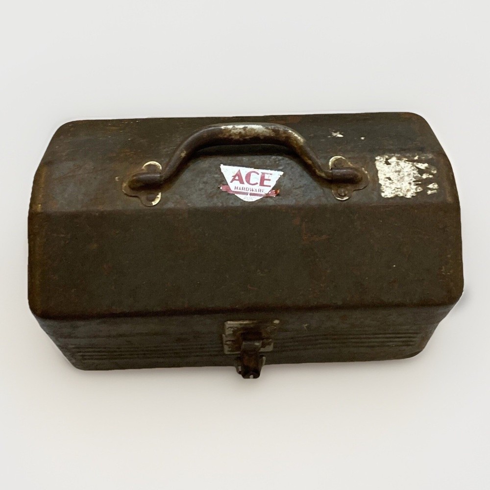 Antique Metal Toolbox/Tacklebox