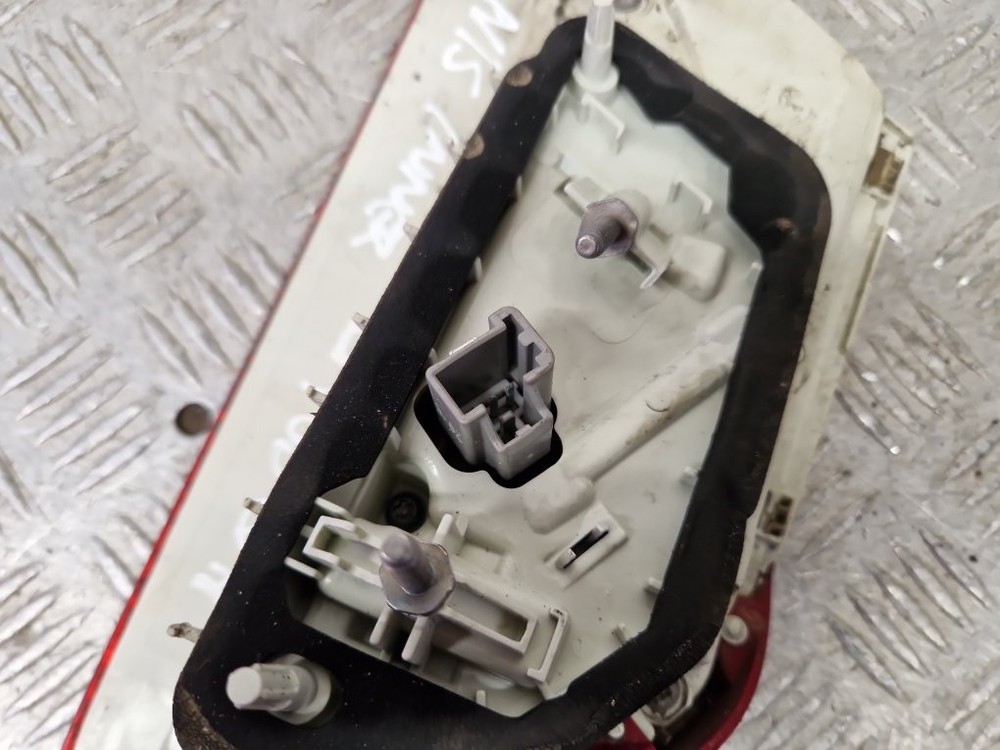 JAGUAR XE REAR LIGHT PASSENGER SIDE INNER 2015