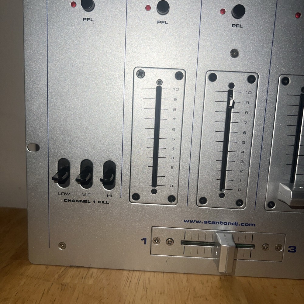 Stanton SMX-301 Professional DJ Mixer