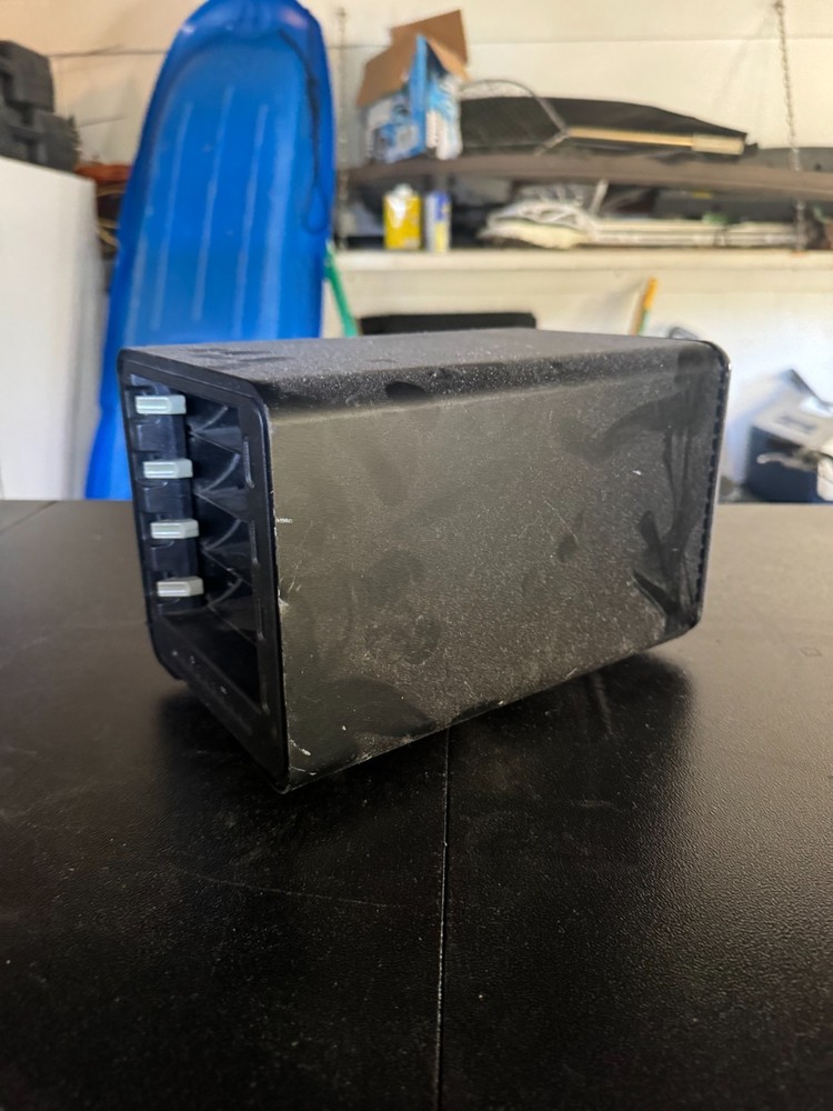 Data Robotics Drobo DRO4D-D DAS Storage Array 4-Drive HDD Enclosure