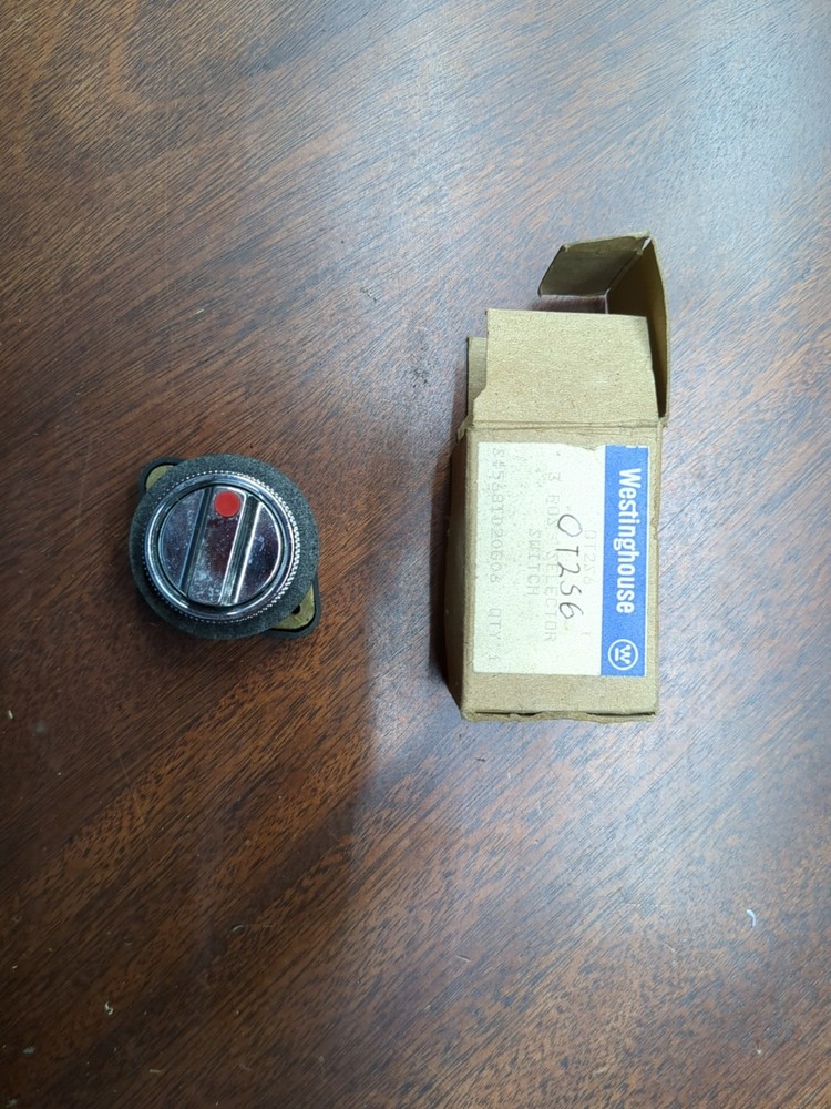 WESTINGHOUSE OT2S6 SELECTOR SWITCH OPERATOR 3 POSITION MAINTAINED NNB