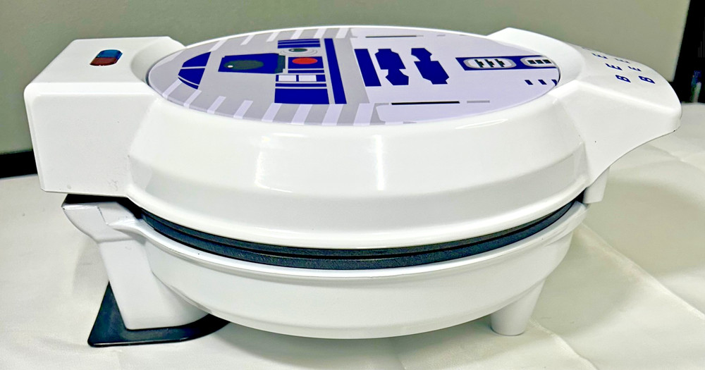 Star Wars R2D2 Waffle Maker Intertek Non-Stick Plates Very Cool