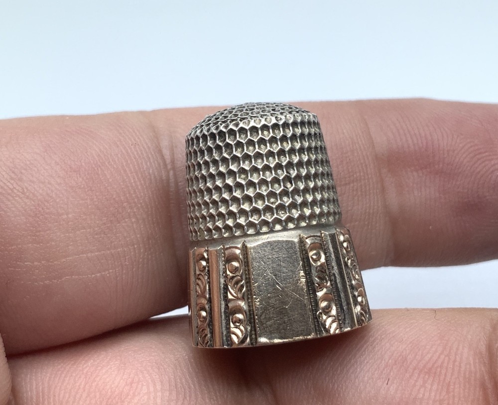 Victorian Simons Bros Sterling Silver & Gold Band scroll pattern panels Thimble