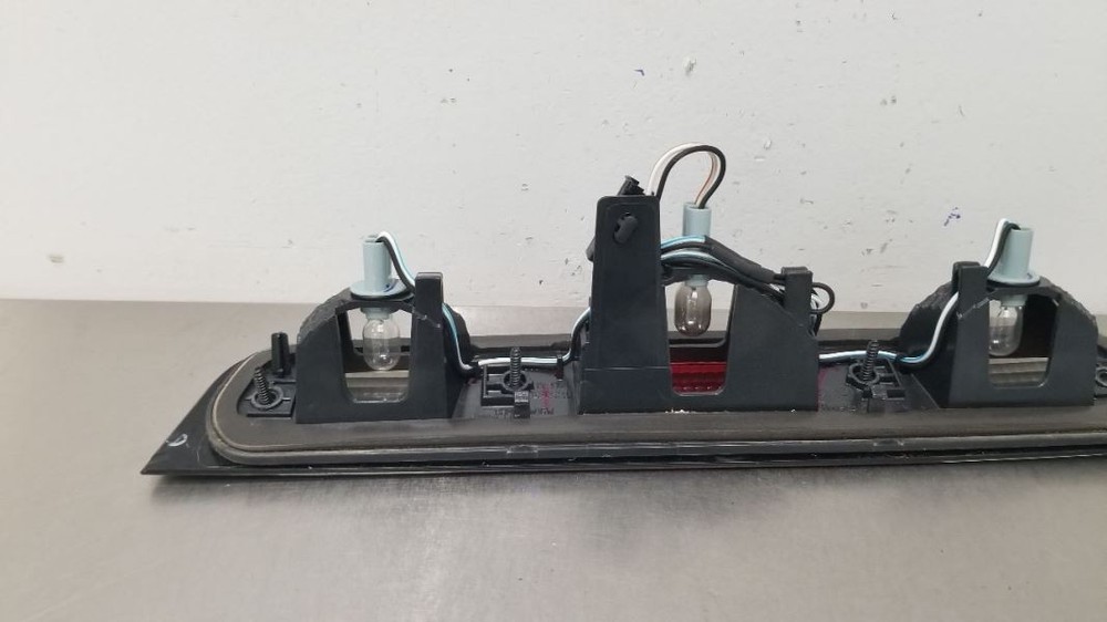 19 DODGE RAM 1500 HIGH MOUNTED STOP LIGHT INCANDESCENT