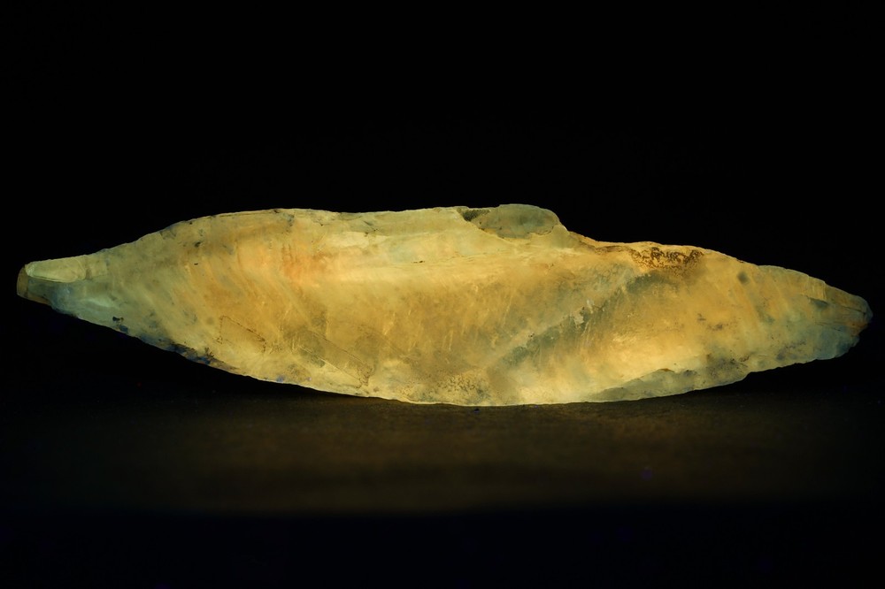 Fluorescent Gypsum from Nepal