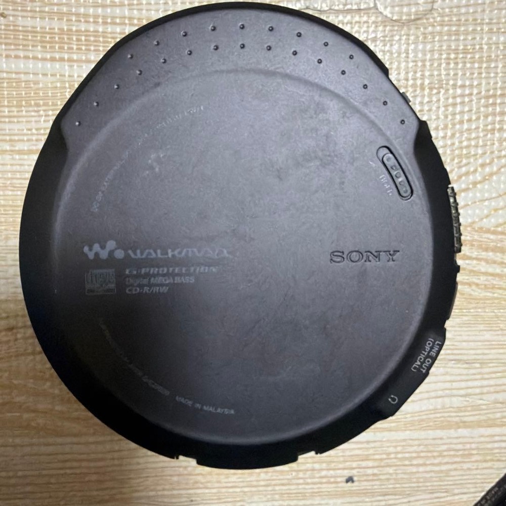 SONY D EJ200 Portable CD Player Walkman Style Compact Audio Player Ready