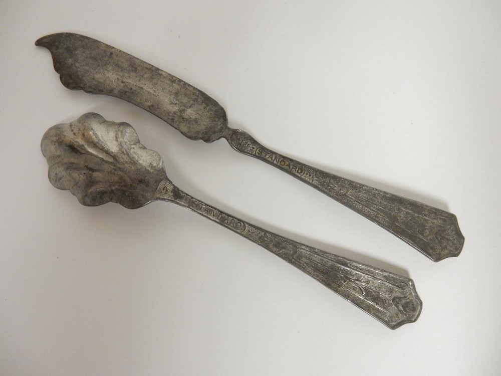 VINTAGE STANDARD, SILVER PLATE SUGAR SHELL & BUTTER KNIFE SET