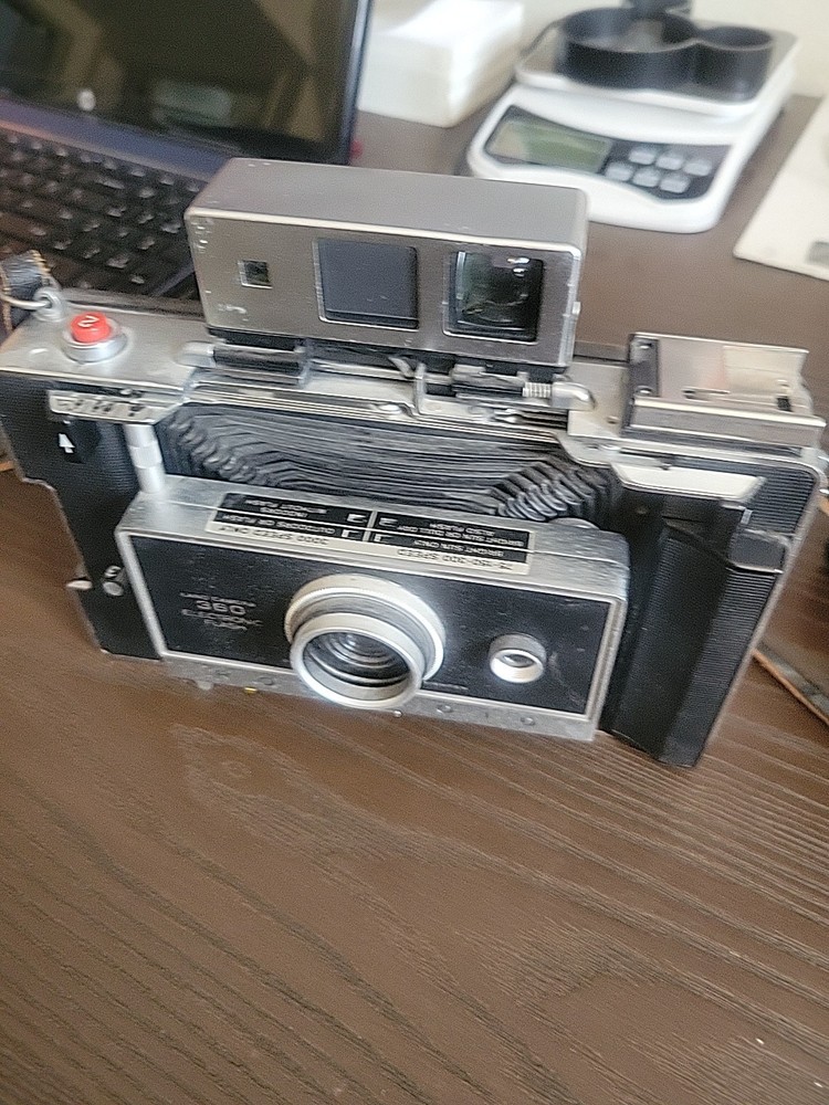 POLAROID LAND CAMERA 360 W FLASH w/ CASE, Portrait Close Up- UNTESTED System
