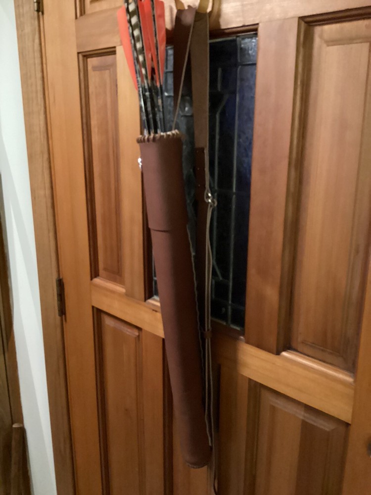 CUSTOM HANDMADE TRADITIONAL ARCHERY BACK QUIVER