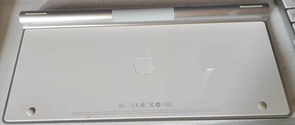 Apple A1314 Wireless Keyboard - Silver