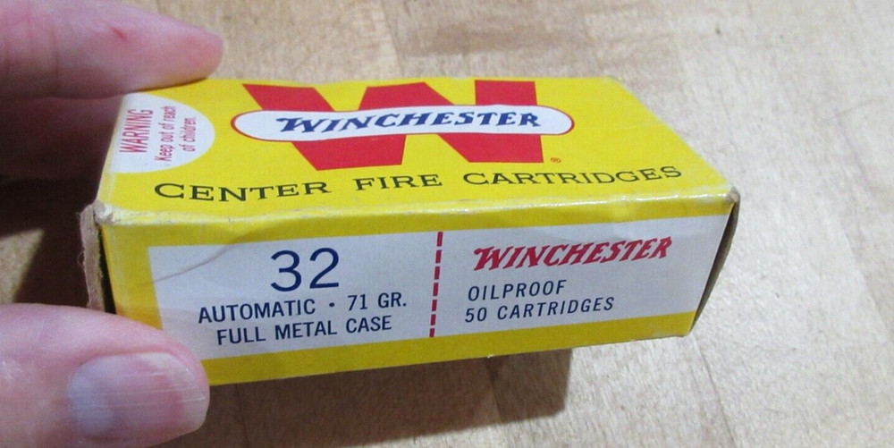 Winchester Empty 32 Automatic box  (w14)