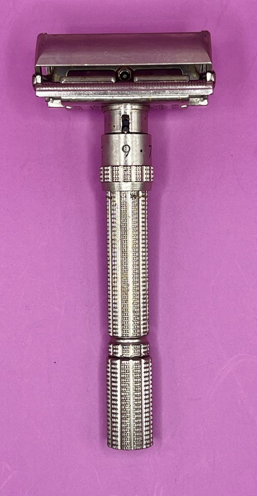 GILLETTE MENS 2 SIDED SAFTY ADJUSTABLE RAZOR. U. S. A.