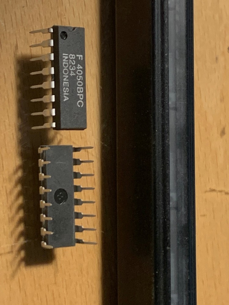 4050BPC - FAIRCHILD IC - Hex non-inverting buffer, DIP-16