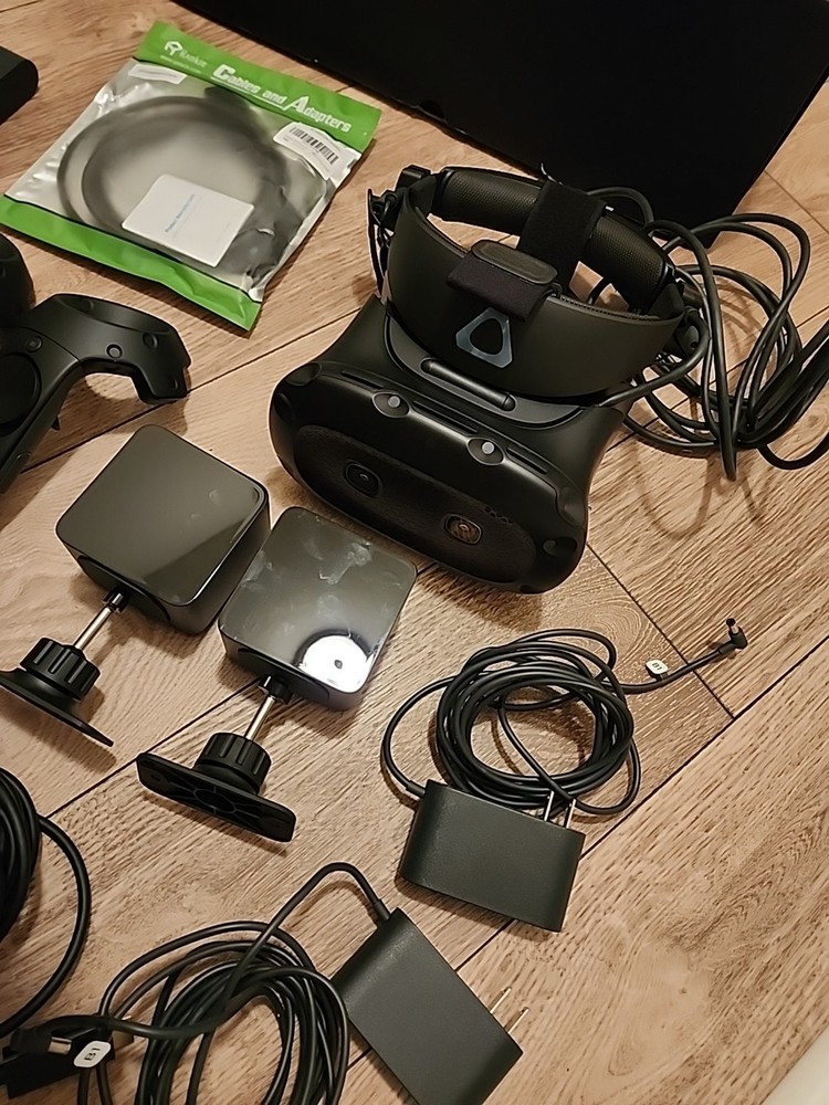 HTC Vive Cosmos Elite VR Headset Full Bundle